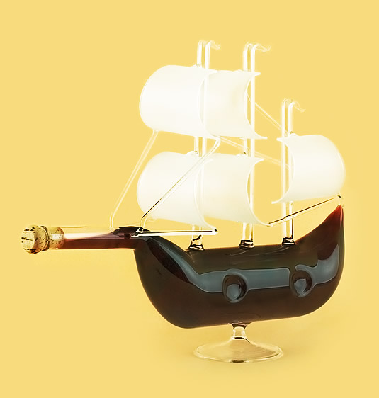 Судно из стекла ручной работы