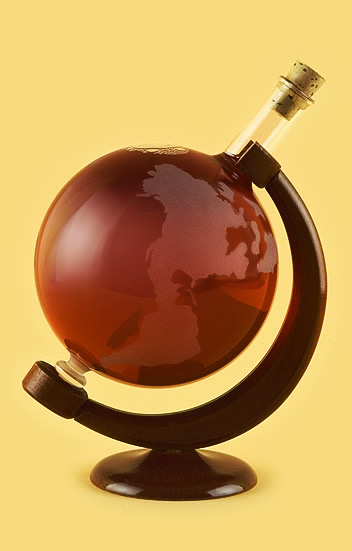 Глобус на деревянной подставке из стекла ручной работы