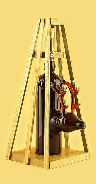 Бутылка олень в подарочной упаковке из стекла ручной работы